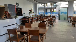 Frukostbuffé varje dag mot avgift