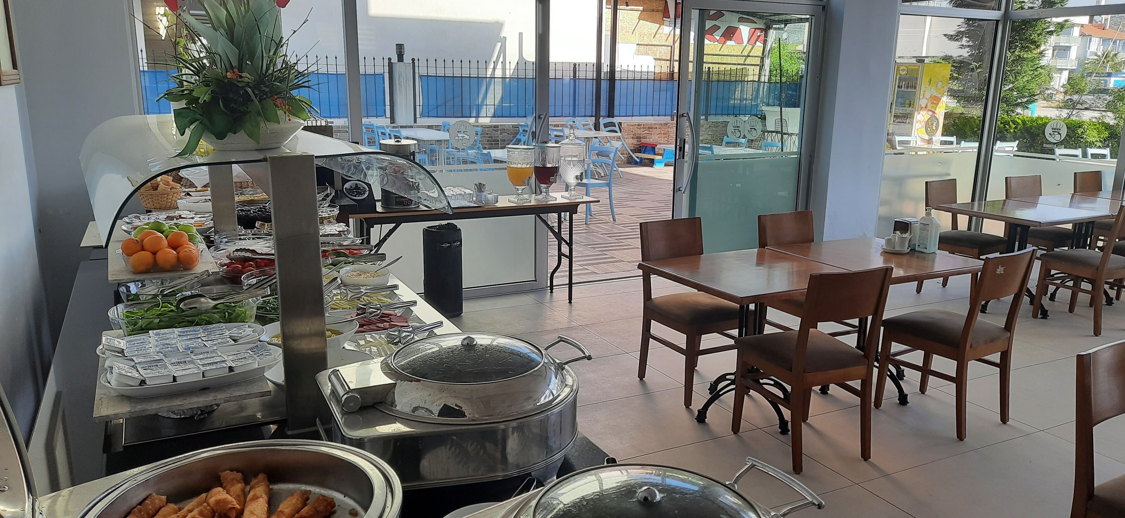 Daily buffet breakfast (EUR 9 per person)