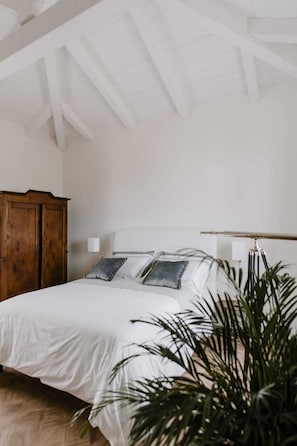 Premium bedding, down duvets, desk, laptop workspace - Borgo Piani - Camere di Charme (Mango)