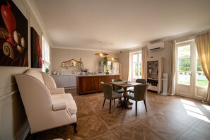 40-inch Smart TV with satellite channels, TV - Borgo Piani - Camere di Charme (Mango)