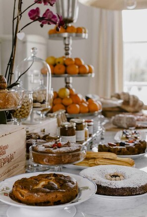 Desayuno continental gratuito y diario