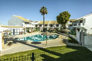 Pool - B20 - Sun and Pool Apartment (Lagos)