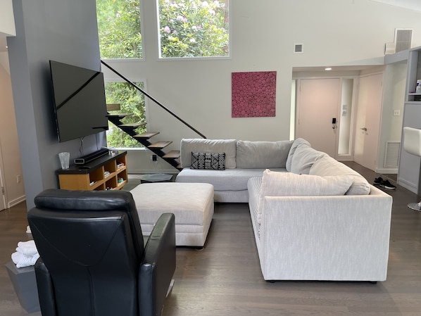 Smart TV, libros y impresora