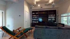 Smart TV, libros y impresora