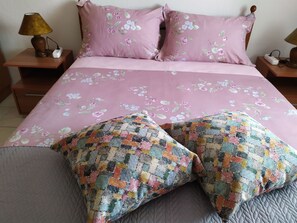 3 bedrooms, WiFi, bed sheets, wheelchair access