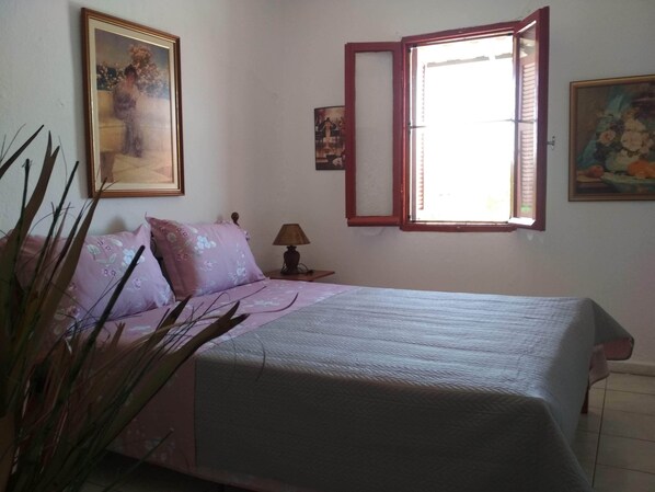3 bedrooms, WiFi, bed sheets, wheelchair access