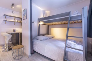2 bedrooms, iron/ironing board, WiFi, bed sheets - Perfect for couples, friends and small families. (Chamonix-Mont-Blanc)