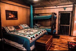 Tabla de planchar con plancha, wifi gratis, ropa de cama