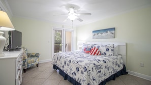 2 bedrooms, iron/ironing board, internet, bed sheets - Let The Countdown To Beach Time Begin! Newly decorated and sleeps 6 in beds! (Biloxi)