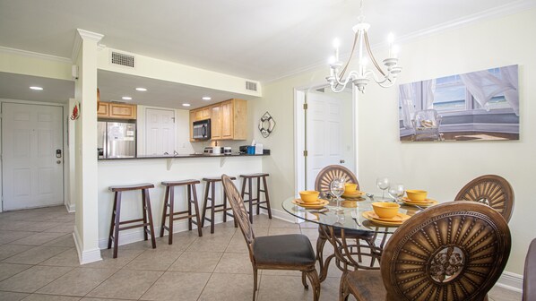 Dining - Let The Countdown To Beach Time Begin! Newly decorated and sleeps 6 in beds! (Biloxi)