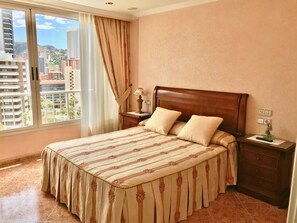 2 chambres, fer et planche à repasser, draps fournis