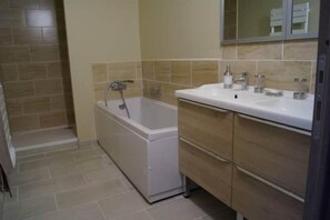 Bathtub, hair dryer, towels - Le Refuge de la Loire opposite the river (Usclades-et-Rieutord)