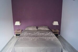 3 bedrooms, iron/ironing board, travel cot, WiFi - Le Refuge de la Loire opposite the river (Usclades-et-Rieutord)