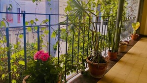 A balcony with potted plants and a metal railing. - innSevilla luxury apartment pilatos, comfort and luxury in this apartment (Sevilla)