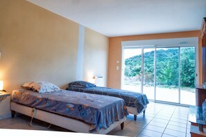 6 bedrooms, iron/ironing board, travel cot, free WiFi