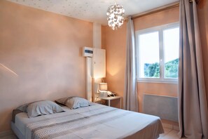 6 bedrooms, iron/ironing board, travel crib, free WiFi