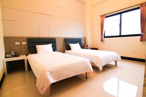 Habitación doble | Cortinas opacas, wifi gratis, ropa de cama