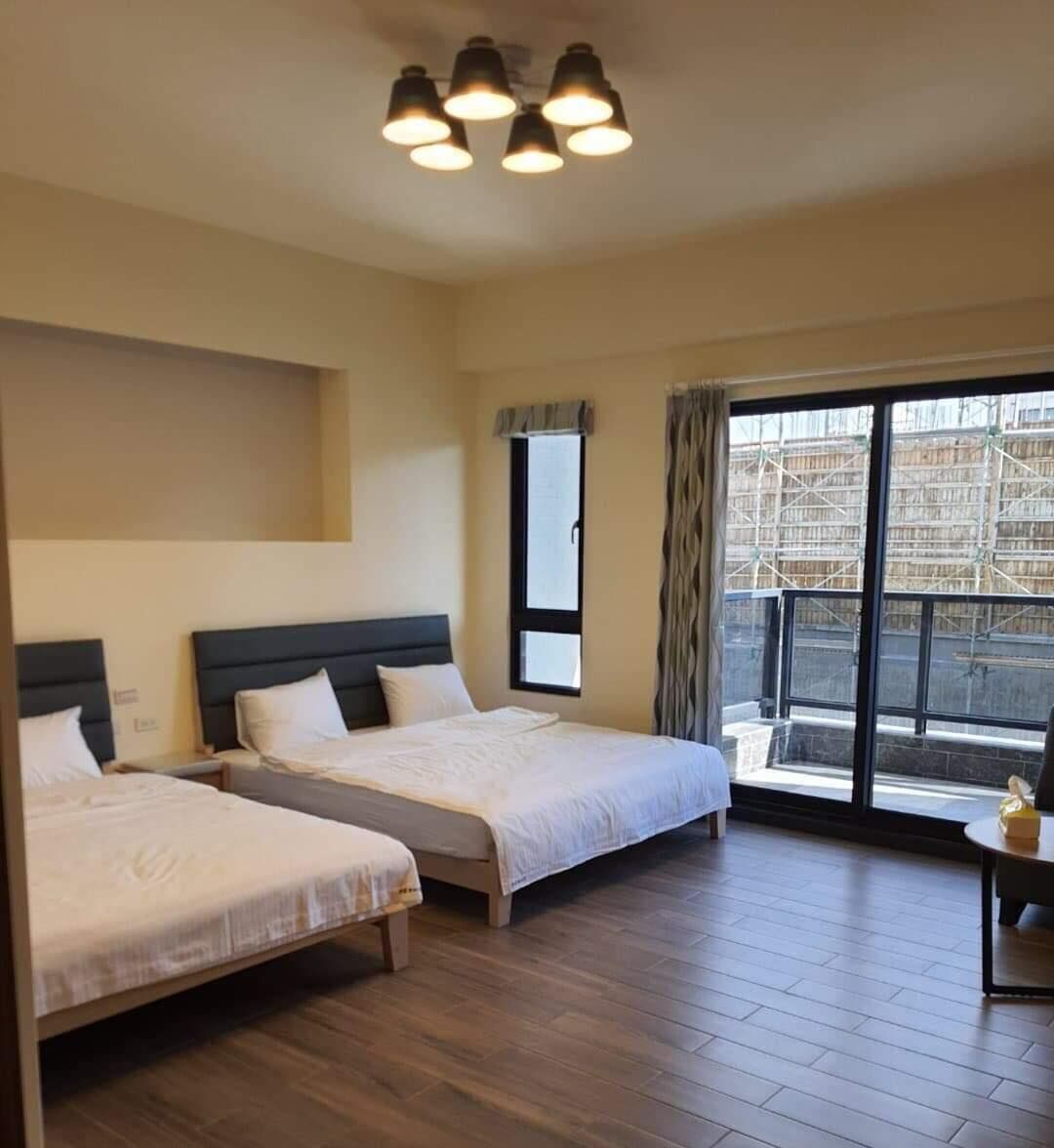 Cortinas blackout, wifi gratis y ropa de cama 