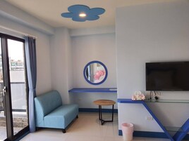 Hello Kitty 经典蓝家庭五人房 | 遮光窗帘、免费 WiFi、床单