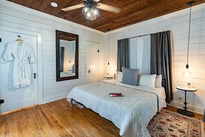 3 bedrooms, memory-foam beds, iron/ironing board, WiFi