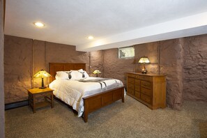 4 habitaciones, tabla de planchar con plancha, wifi y ropa de cama 
