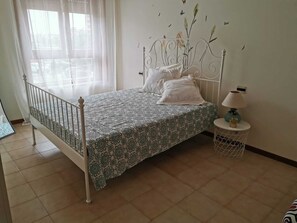 3 Schlafzimmer, Schreibtisch, Bügeleisen/Bügelbrett, kostenloses WLAN