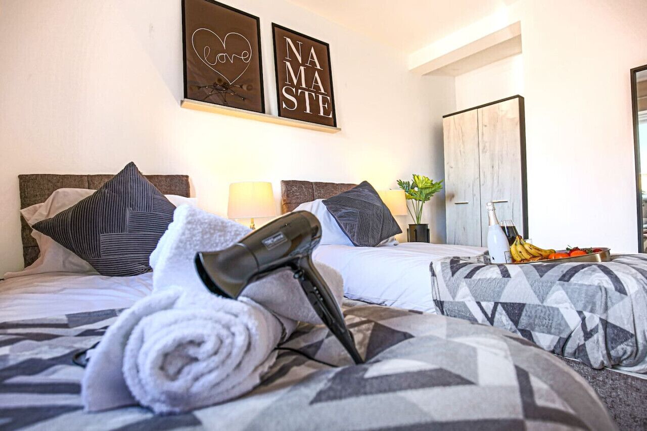 4 bedrooms, soundproofing, iron/ironing board, travel crib