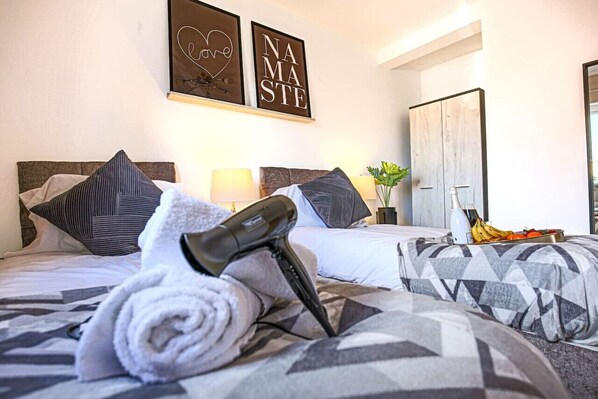 4 Schlafzimmer, schallisolierte Zimmer, Bügeleisen/Bügelbrett