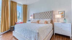 2 bedrooms, iron/ironing board, free WiFi, bed sheets - Private Beach Access, Pools, Silver Shells St Lucia 205! (Destin)