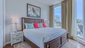 2 bedrooms, iron/ironing board, free WiFi, bed sheets - Private Beach Access, Pools, Silver Shells St Lucia 205! (Destin)