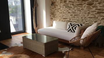 TV, fireplace, stereo