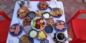 Free daily full breakfast