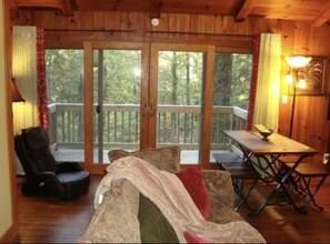 Smart TV, fireplace - Historic Asheville/ Hendersonville area Cabin with Hot Tub & Firepit (Hendersonville)