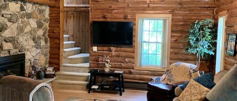 Una Smart TV, una chimenea