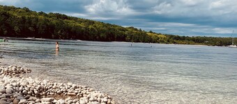 Rustic Log Home located near Baileys Harbor