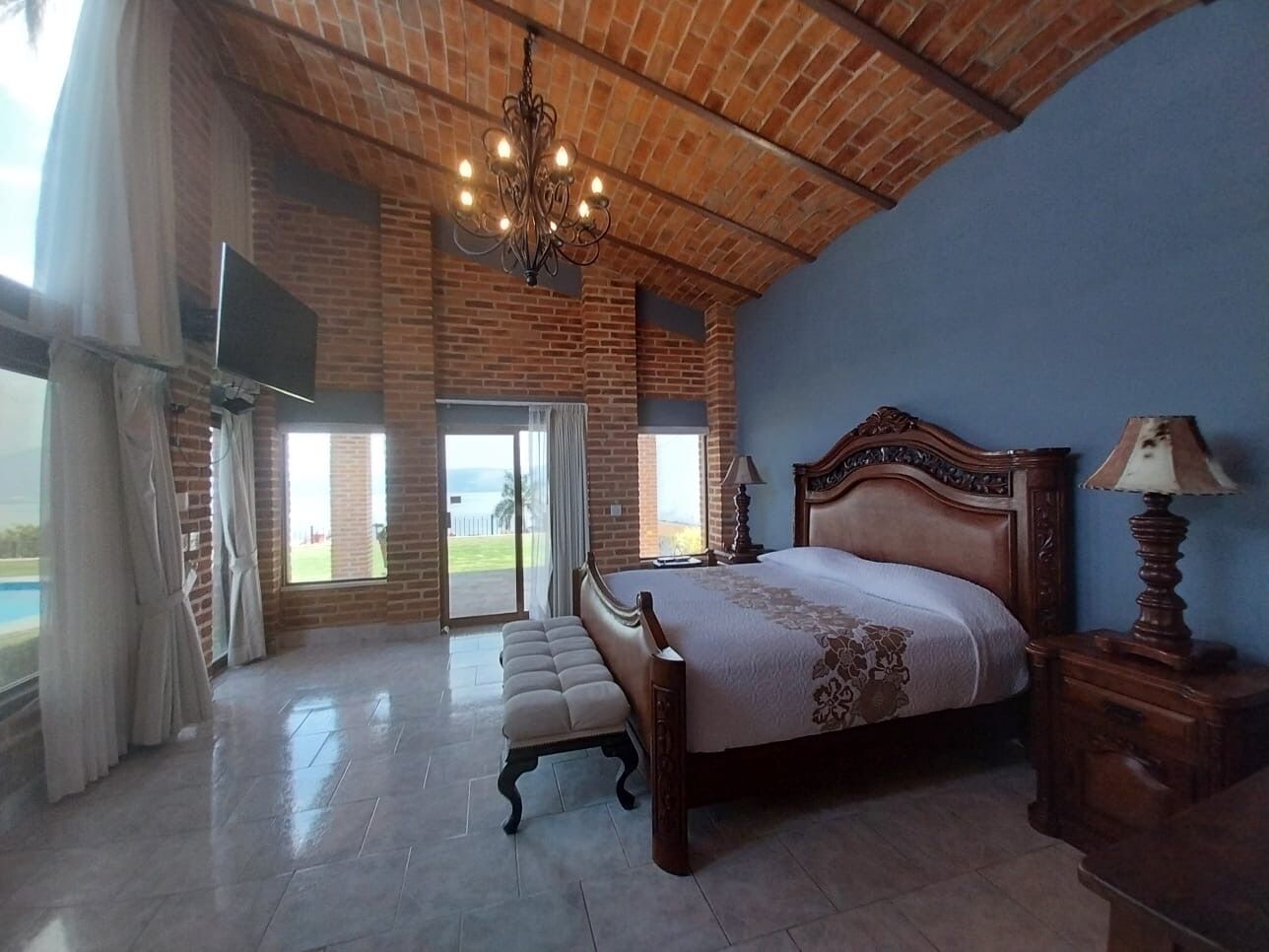 3 bedrooms, desk, iron/ironing board, free WiFi