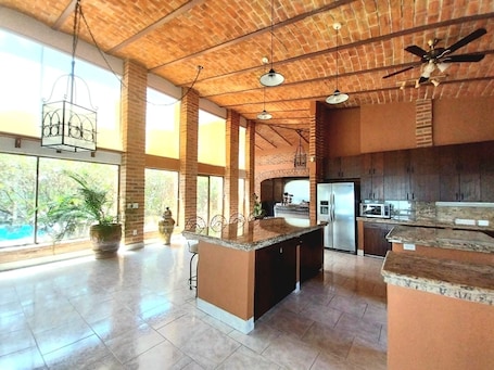 Fridge, microwave, oven, stovetop. Villa Colibrí spectacular view of the lake we use 100% renewable energy