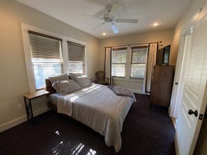 3 bedrooms, iron/ironing board, travel cot, WiFi - The Tarpon House - Athens St Bungalow (Tarpon Springs)