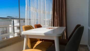 Apartament, 2 dormitoris (Lavinya) | Balcó