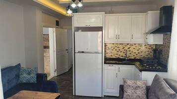 Apartament, 1 dormitori (Elif) | Cuina bàsica privada | Frigorífic gran, forn, rentaplats i graella