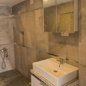 Apartment, 2 Bedrooms, Garden Area (Lavinya) | Bathroom | Shower, hydromassage showerhead, towels