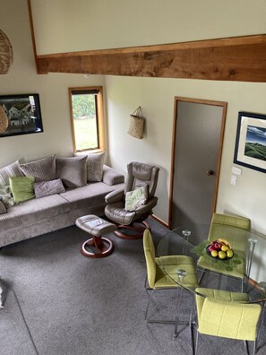 Smart TV, fireplace, DVD player, books
