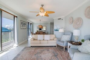 TV - High Speed Wi-fi, Corner Unit w/Beach and Pool Views (Orange Beach)