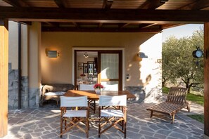 Outdoor dining - Feel at Home - VILLA ULIVETA (Pianico)
