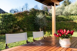 Outdoor dining - Feel at Home - VILLA ULIVETA (Pianico)