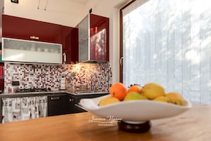 Fridge, oven, stovetop, coffee/tea maker - Feel at Home - VILLA ULIVETA (Pianico)