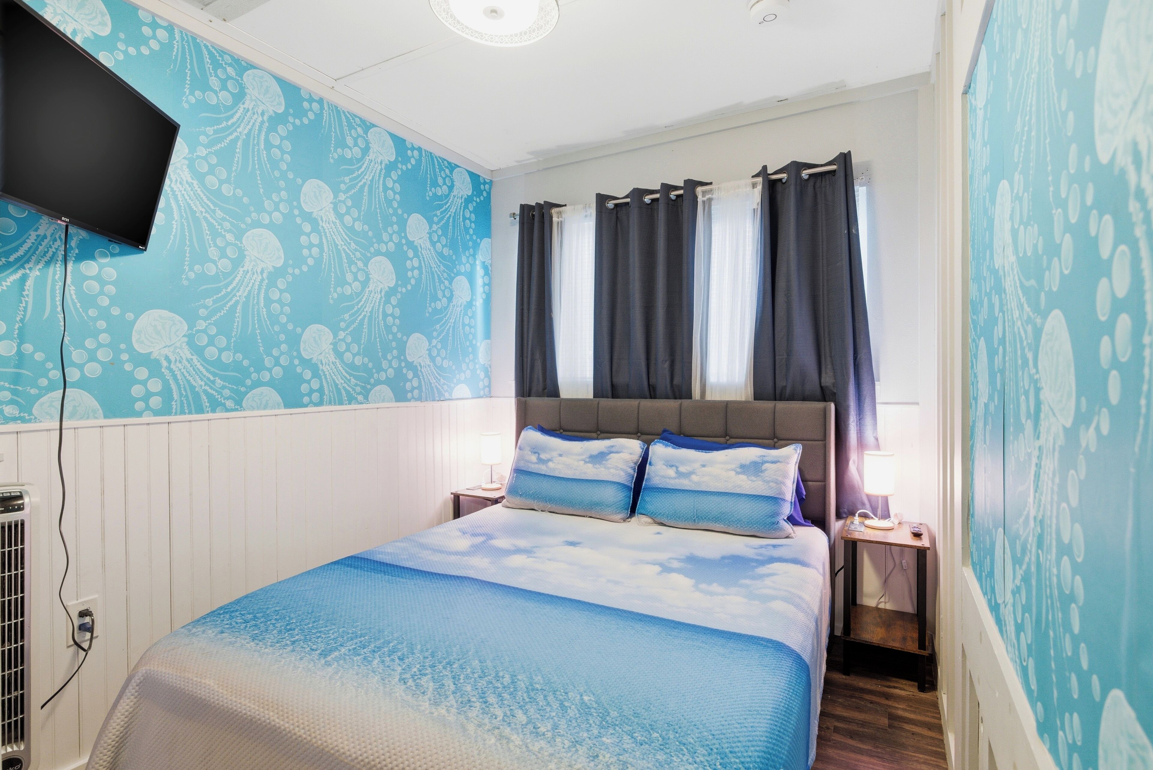 6 室のベッドルーム、アイロン /  アイロン台、WiFi、ベッドシーツ