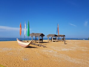หาดส่วนตัว, 2 บาร์ริมหาด
