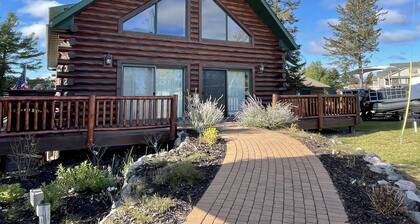 MINOCQUA HOME 3 BEDROOM 2 BATH, WITH DOCK ON LAKE MINOCQUA