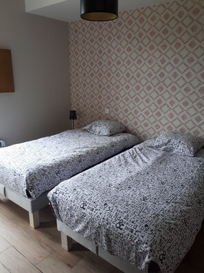 2 bedrooms, iron/ironing board, free WiFi